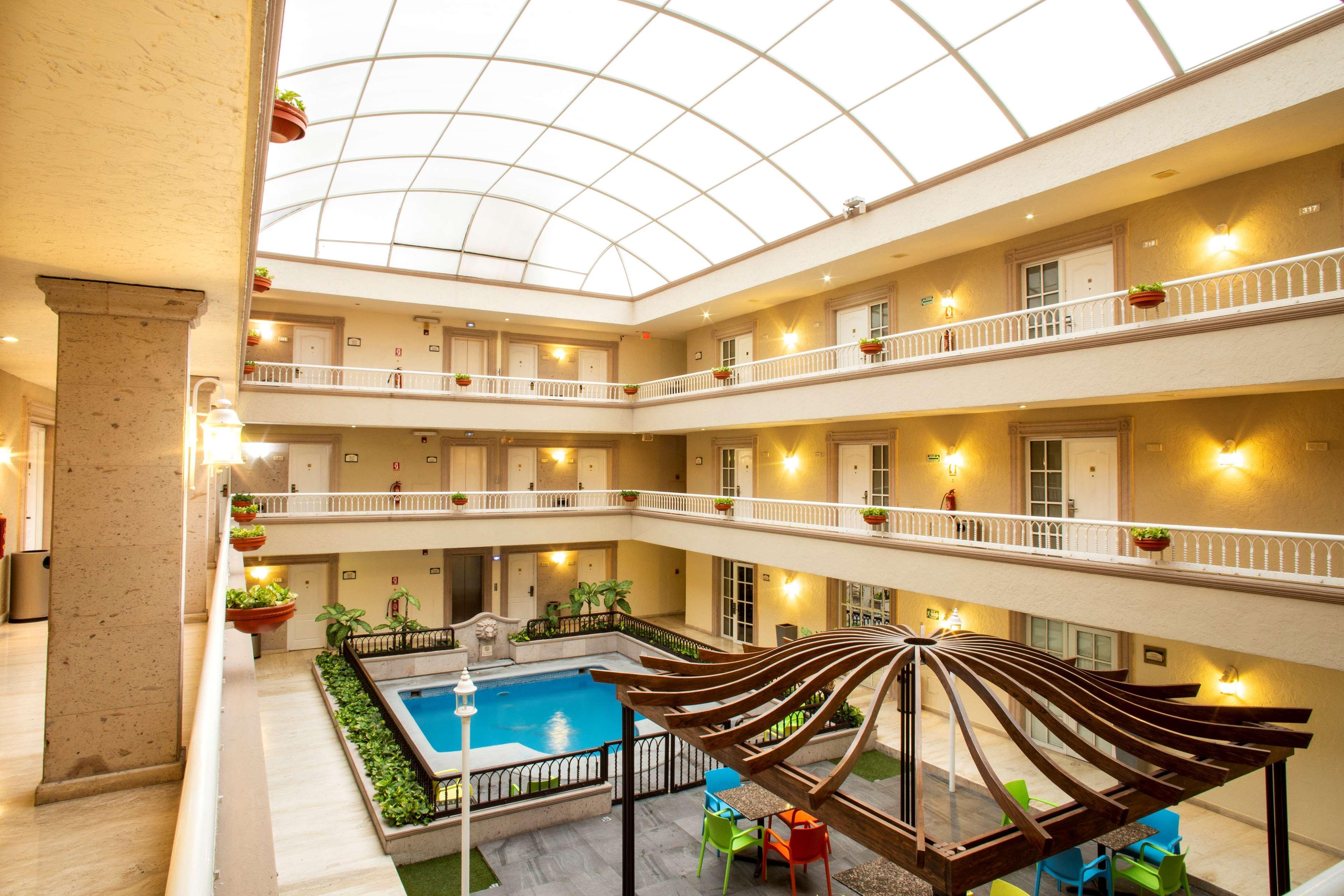 Best Western Plus Monterrey Colon Ngoại thất bức ảnh