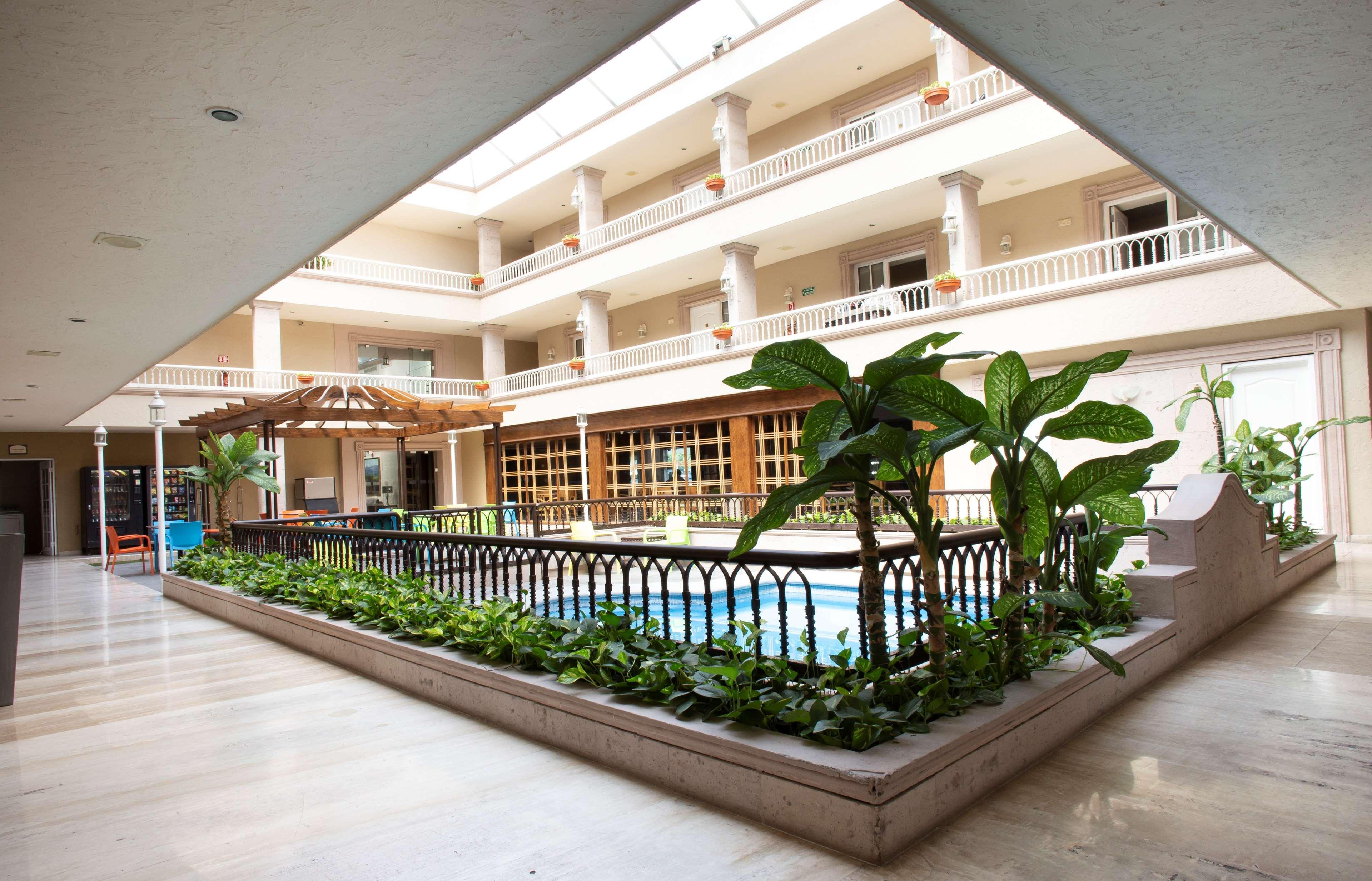 Best Western Plus Monterrey Colon Ngoại thất bức ảnh