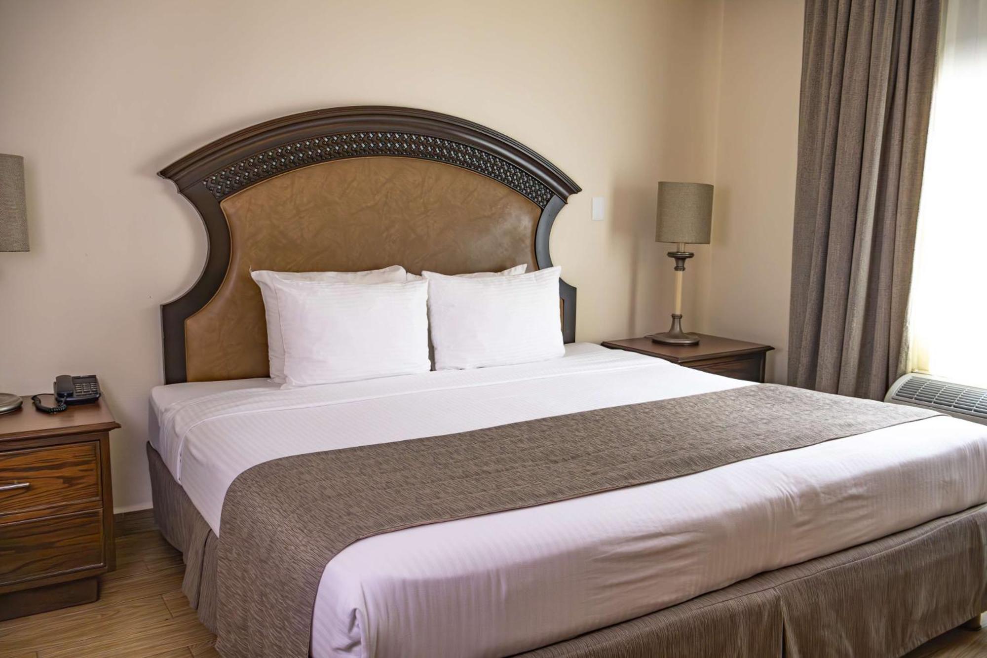 Best Western Plus Monterrey Colon Ngoại thất bức ảnh