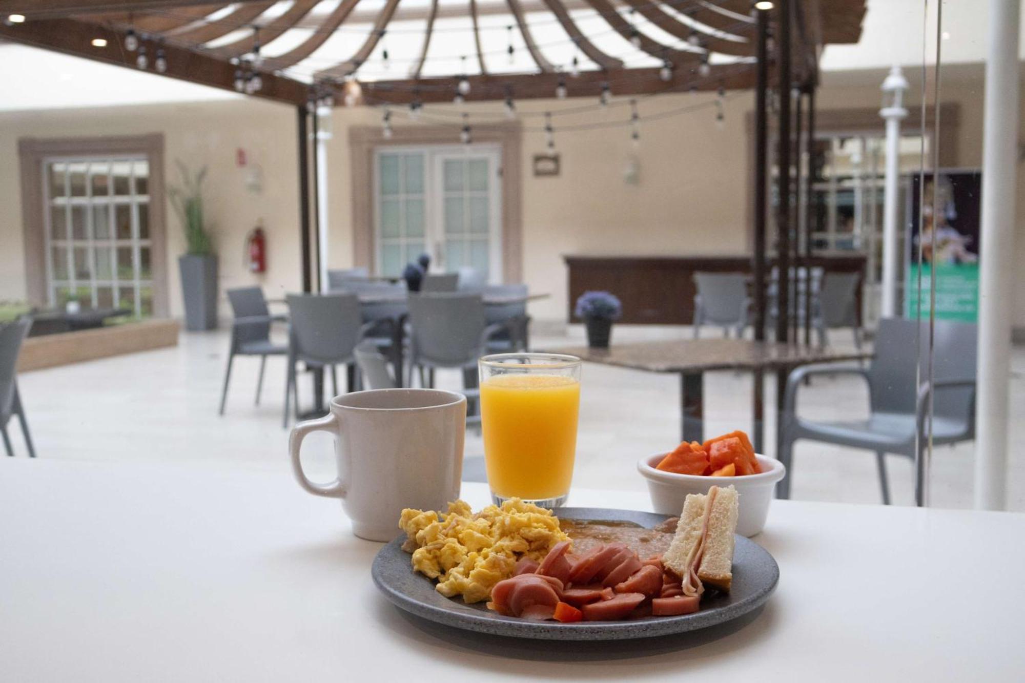 Best Western Plus Monterrey Colon Ngoại thất bức ảnh